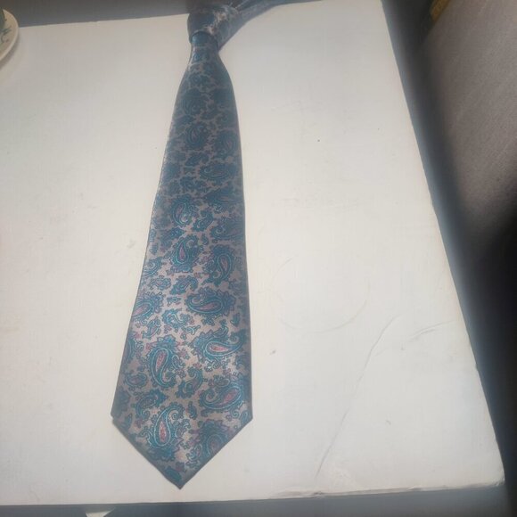 Tie in Silk & Polyester by Beau Brumell in dressy silver and light blue paisley. - Picture 5 of 5